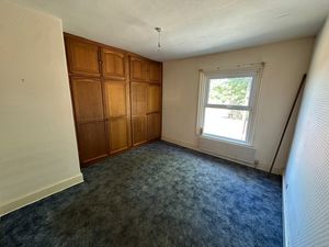 Flat Bedroom 1 New- click for photo gallery